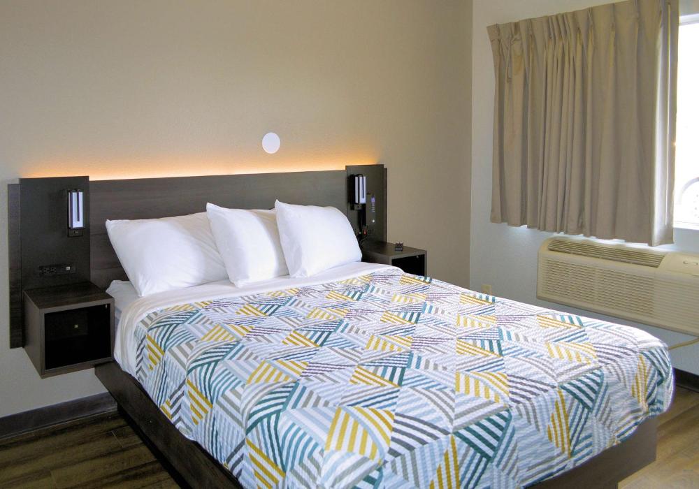 Queen Room - Disability Access - Non-Smoking interior