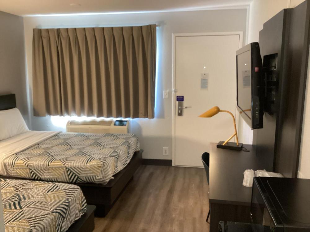 Quadruple Room - Non-Smoking interior